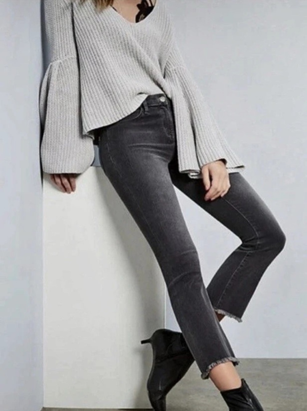 Free People Far People cropped jeans Cropped Frayed Hem Jeans Waist 28